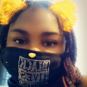 Meet your Posher, Eladia